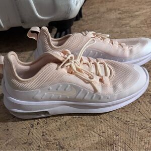 Nike Air Max Axis Tennis Shoes